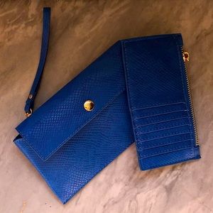 New - Unbranded Snake skin royal blue wristlet